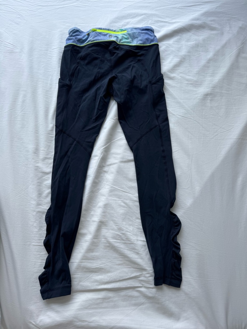 Lululemon Navy Fast and Free tight with pockets. Size 6.